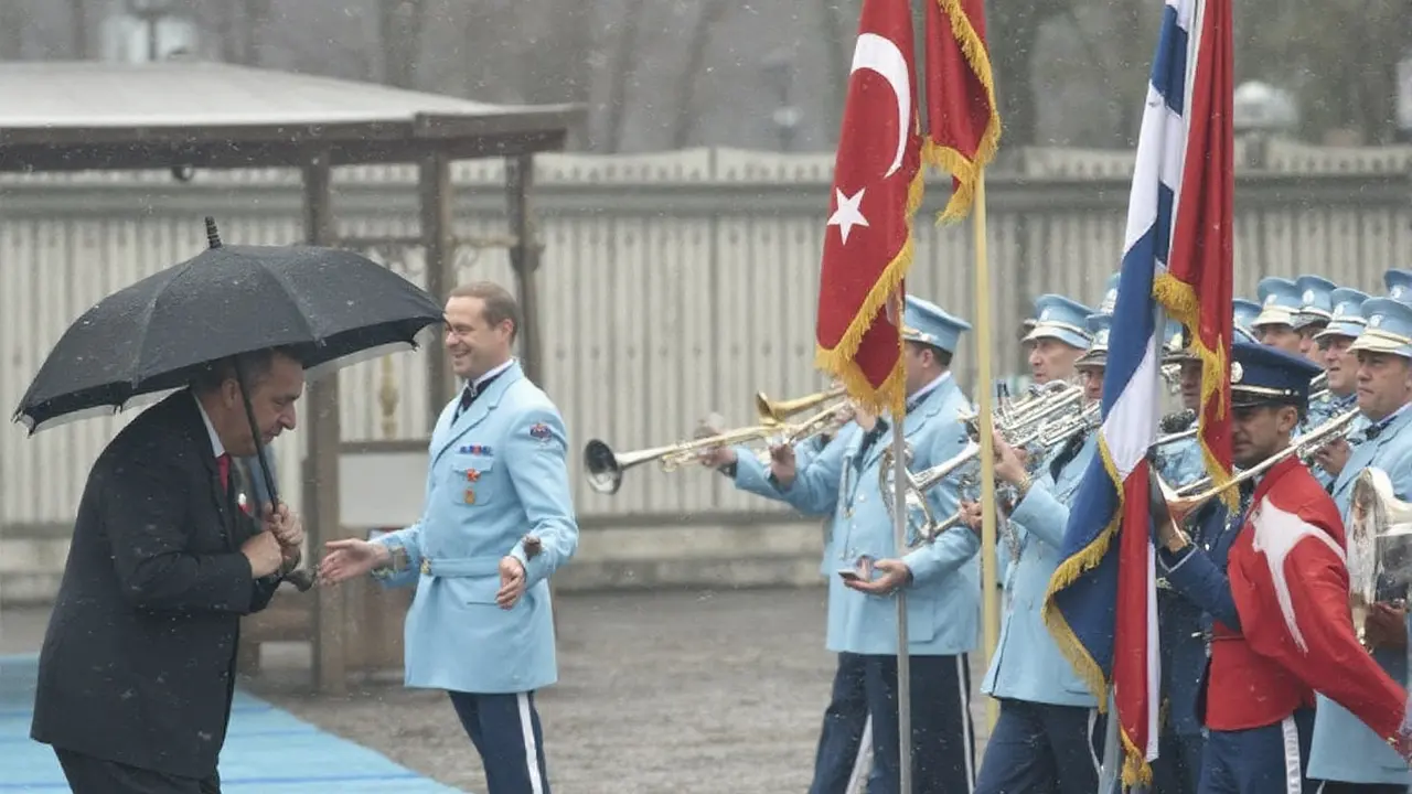 Erdogan’ın Seçim Öncesi Ayakkabı Hediyesi: Bir Gazeteciye Verilen Mesaj ve Gündemde Yarattığı Etki